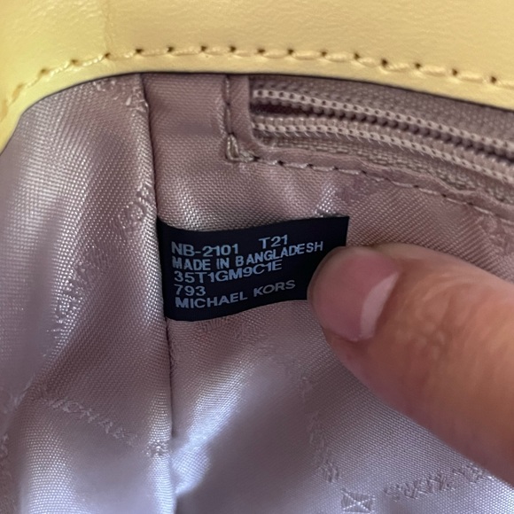 🌼Michael Kors Purse - Picture 12 of 13